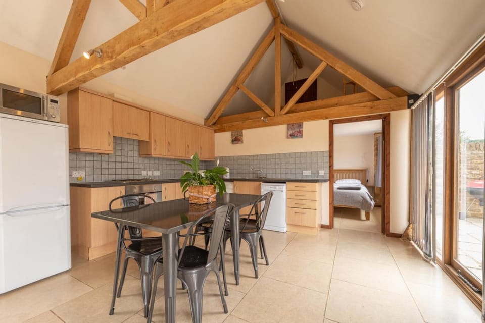 Kitchen or kitchenette, Seating area, Dining area