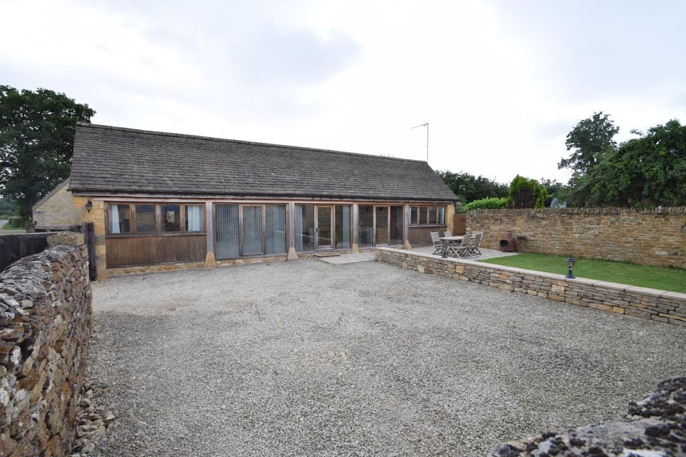 Patio, Facade/entrance, Natural landscape, Garden, Seating area, On site, Garden view