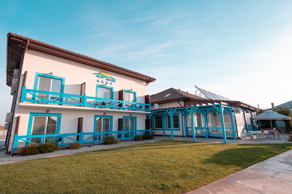 Pensiunea Blue House Bed and Breakfast in Romania
