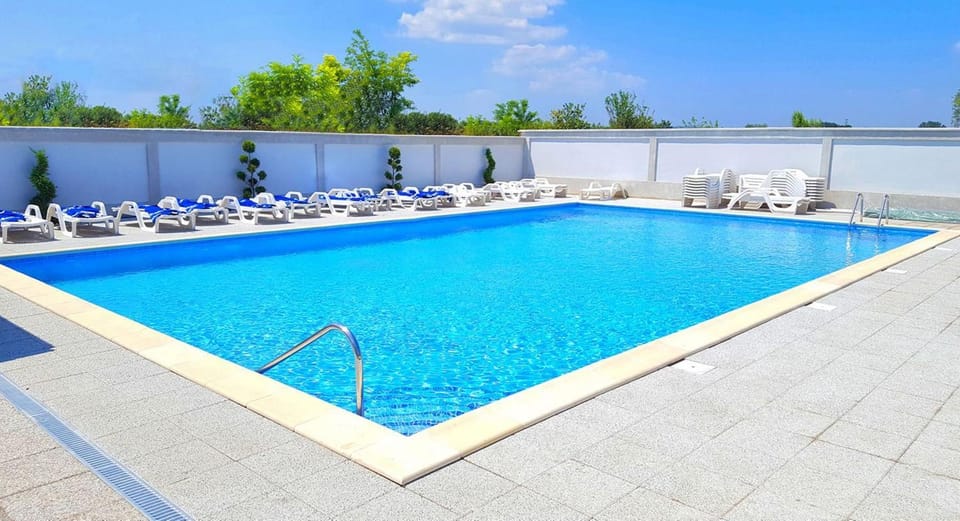 Swimming pool, Swimming pool