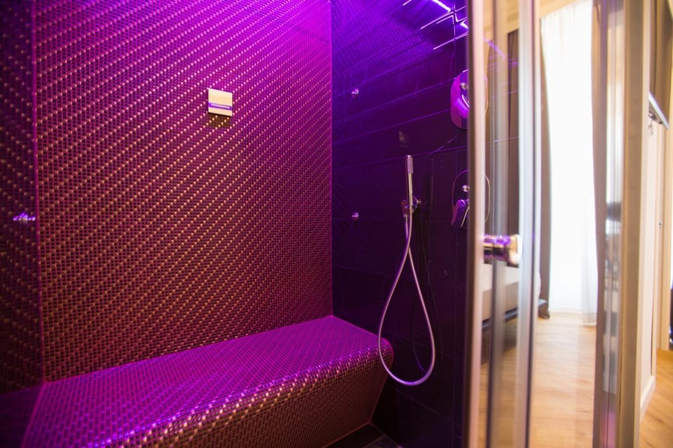 Shower, Spa and wellness centre/facilities
