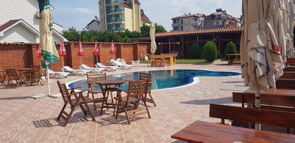 Patio, Swimming pool, Swimming pool