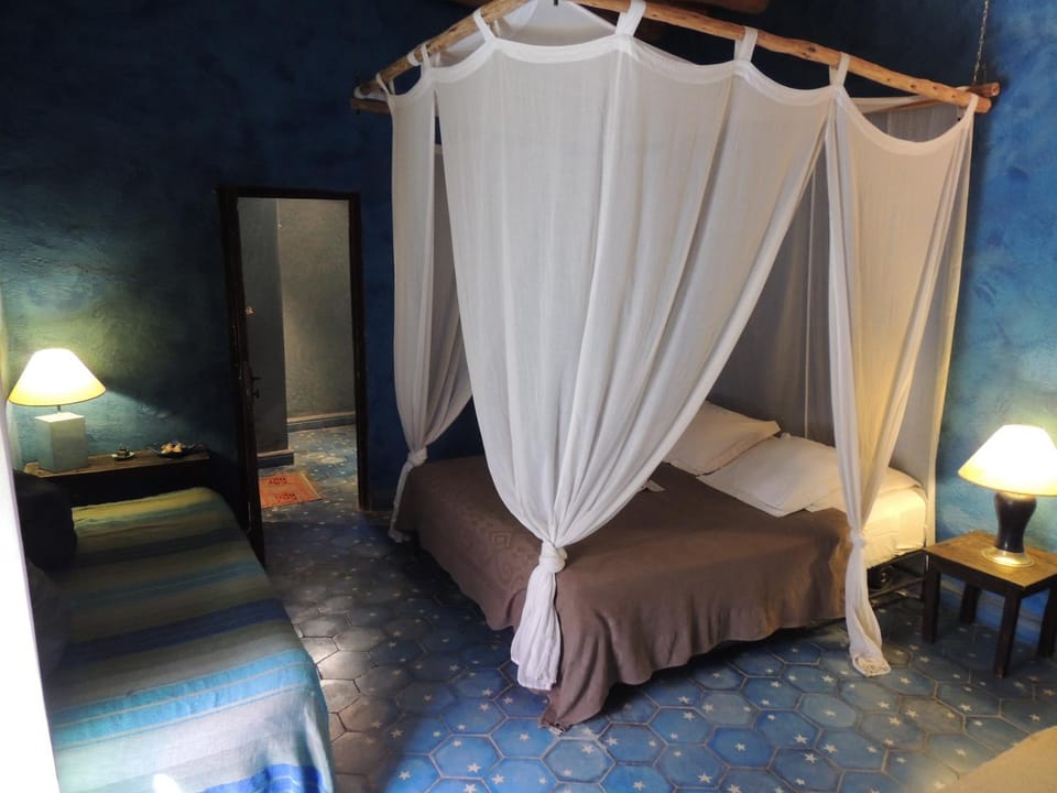 Bed, Photo of the whole room, Decorative detail, Bedroom