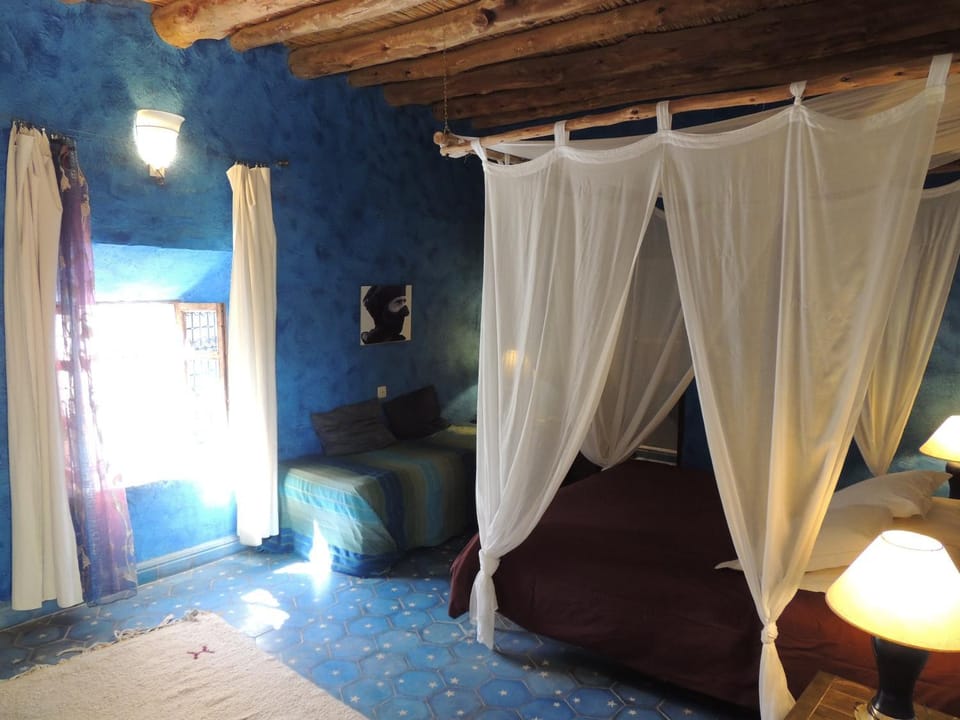 Bed, Photo of the whole room, Decorative detail, Bedroom, Garden view