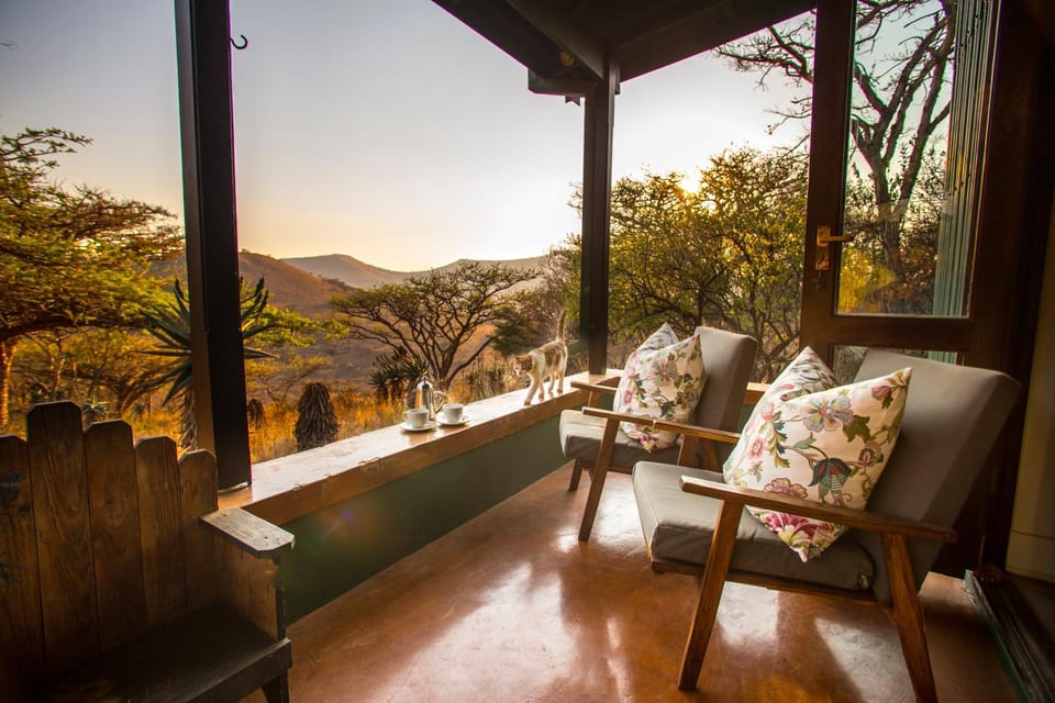 Natural landscape, View (from property/room), Balcony/Terrace, Decorative detail, Seating area, Mountain view, Sunrise