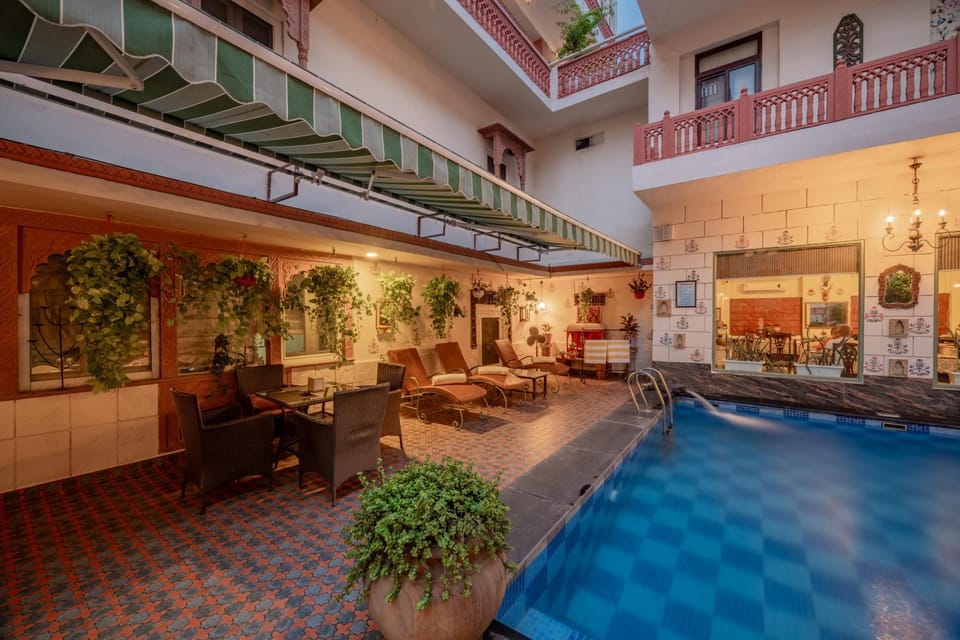 Pool view, Swimming pool, sunbed