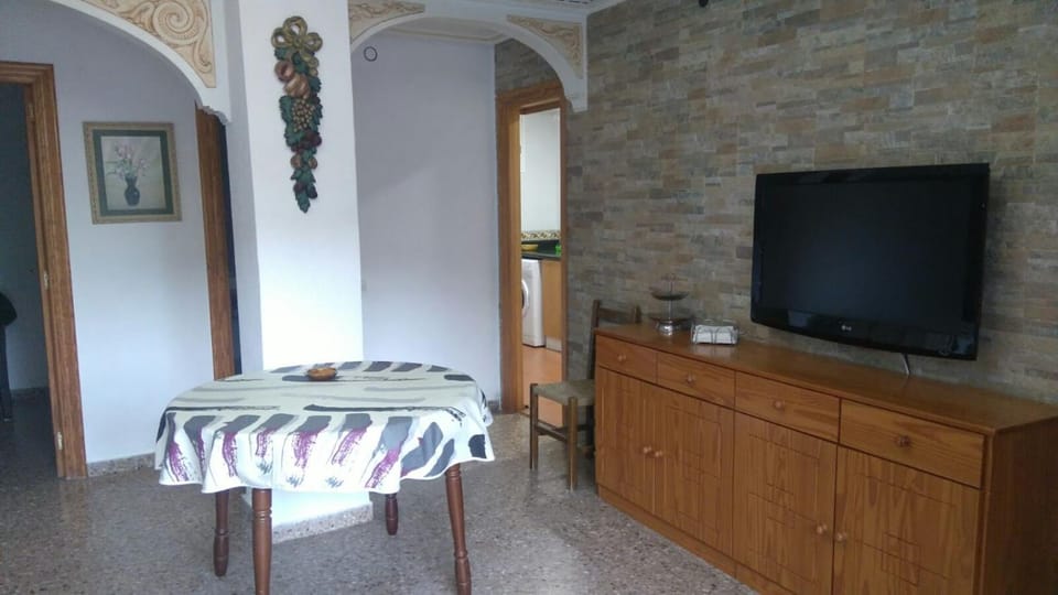 Communal lounge/ TV room, TV and multimedia, Dining area