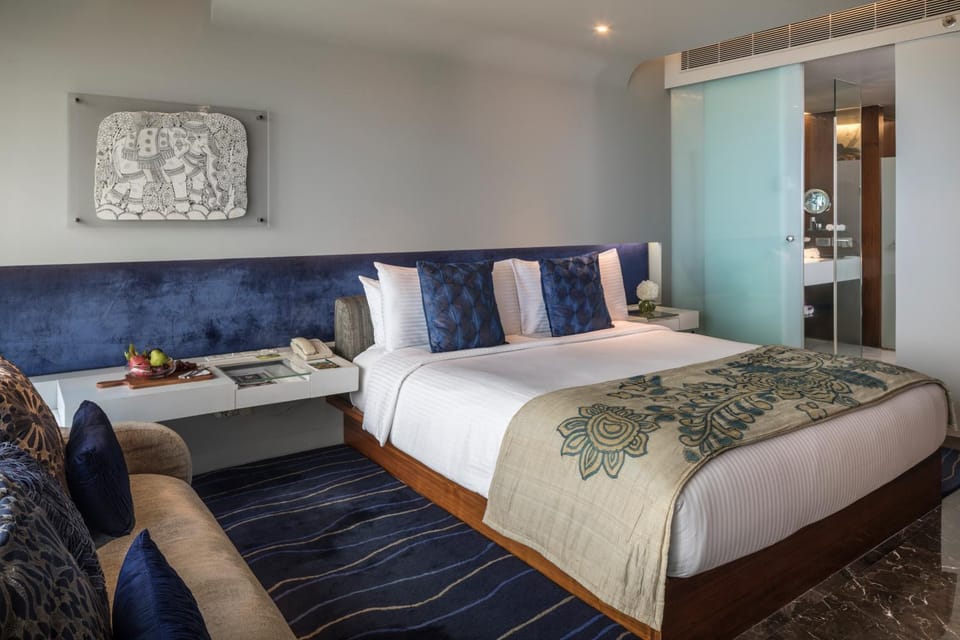 Bed, Photo of the whole room, Seating area, Bedroom