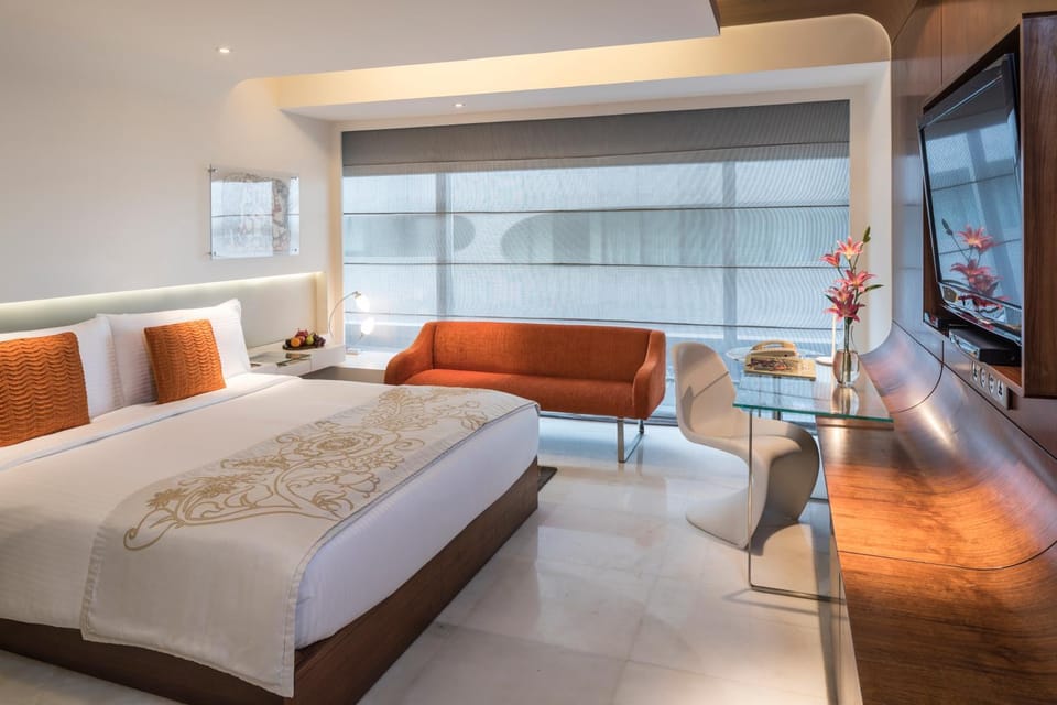 TV and multimedia, Photo of the whole room, Seating area, Bedroom