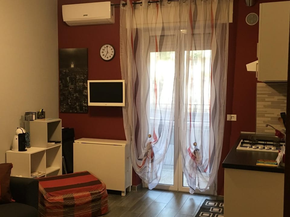 Kitchen or kitchenette, Living room, Dining area, Bedroom