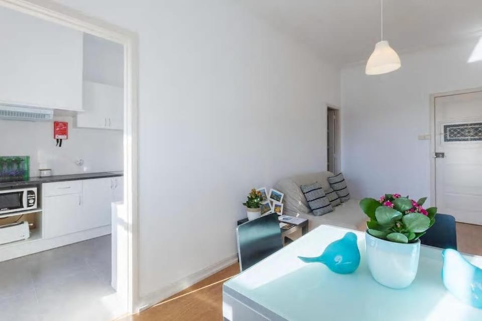 Coffee/tea facilities, Kitchen or kitchenette, Living room, Dining area