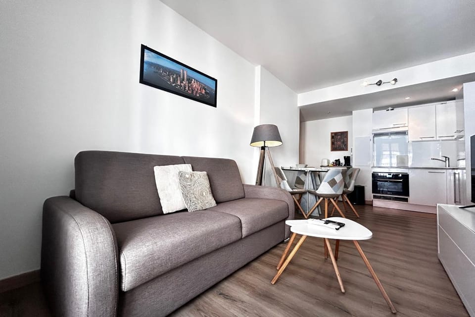 One-bedroom apt with balcony on Rue Hoche Apartment in Cannes