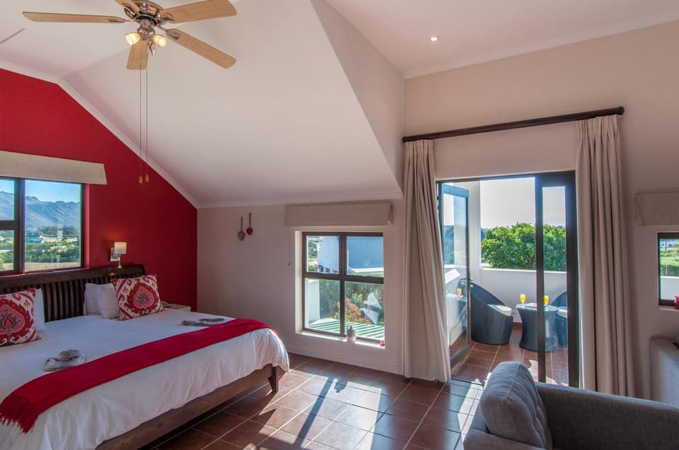 Balcony/Terrace, Bedroom, Mountain view
