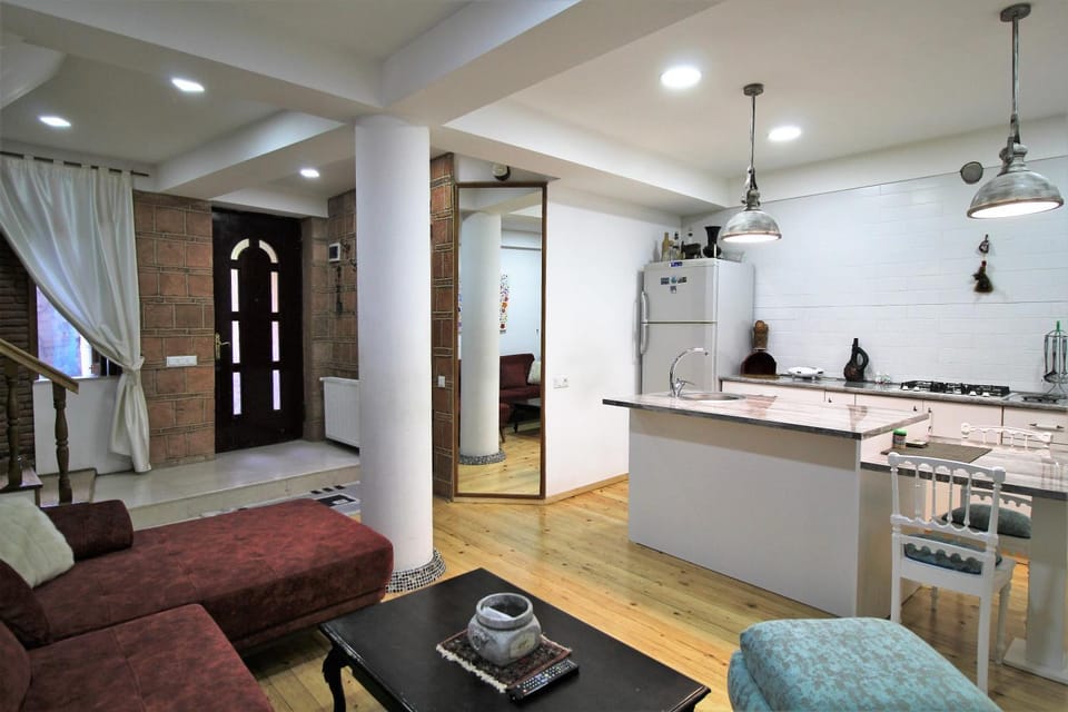 Kitchen or kitchenette, Living room