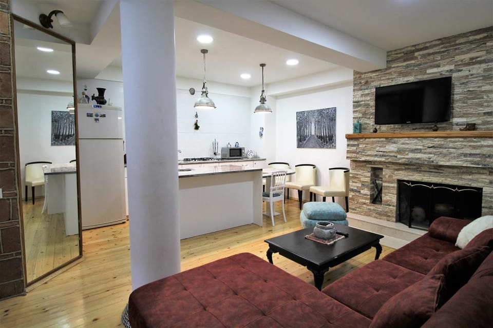 Kitchen or kitchenette, Living room