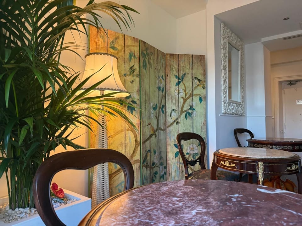 Lounge or bar