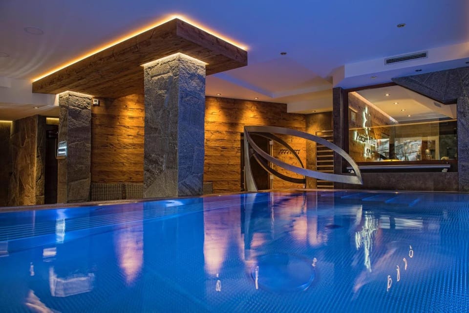 Property building, Swimming pool