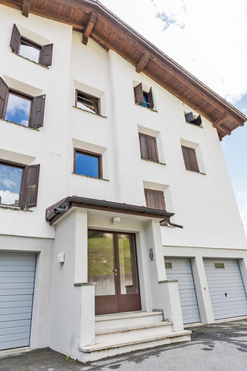 Property building, Facade/entrance, Off site