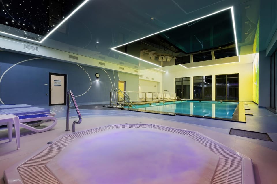 Hot Tub, Sauna, Swimming pool