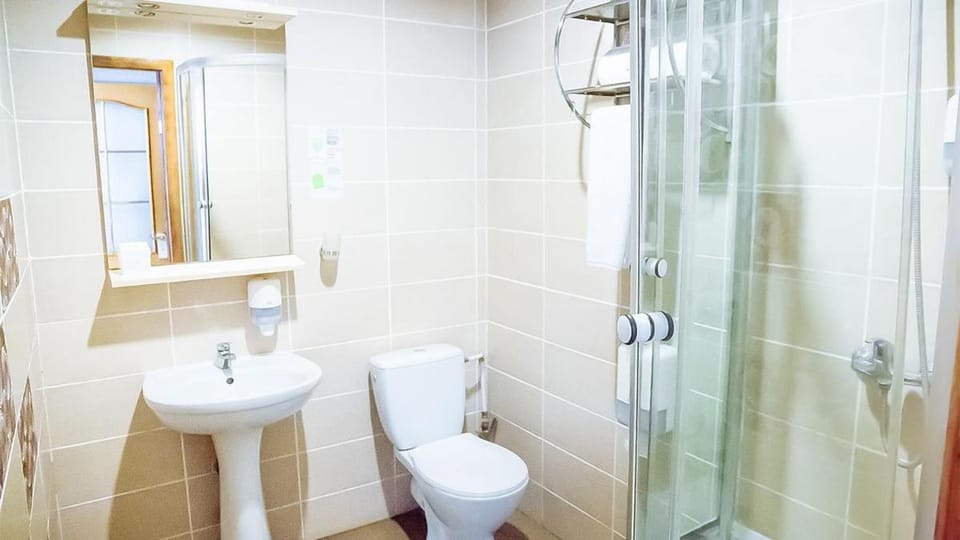 Shower, Toilet, towels