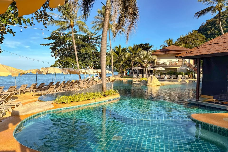 Sea view, Area and facilities, Swimming pool, sunbed