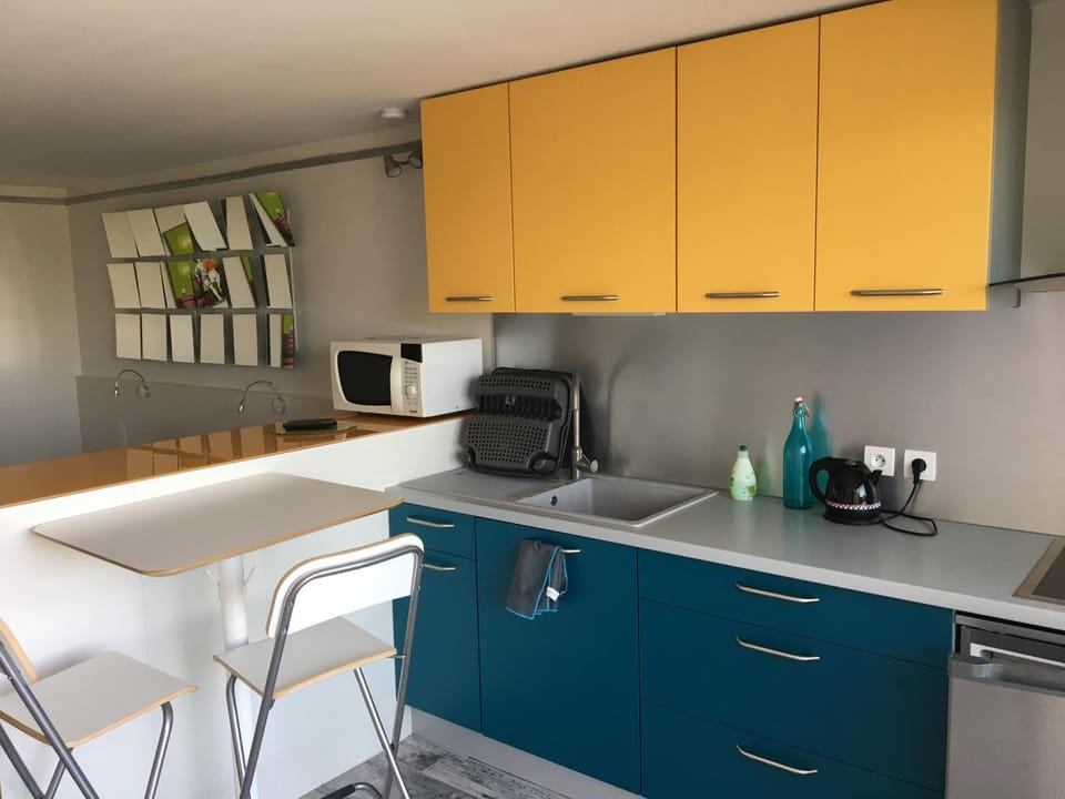 Coffee/tea facilities, Kitchen or kitchenette, minibar