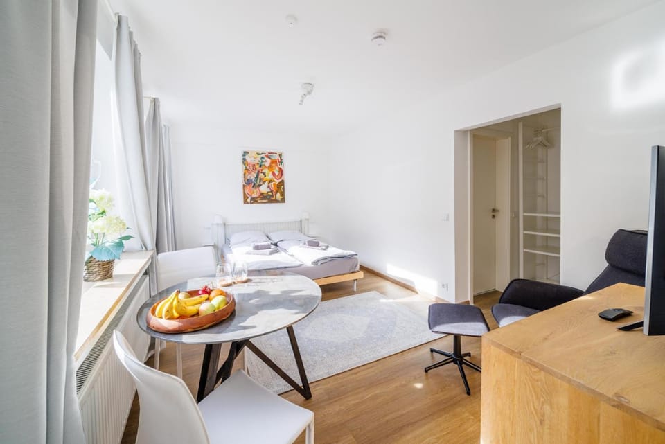 Seating area, Dining area, Bedroom