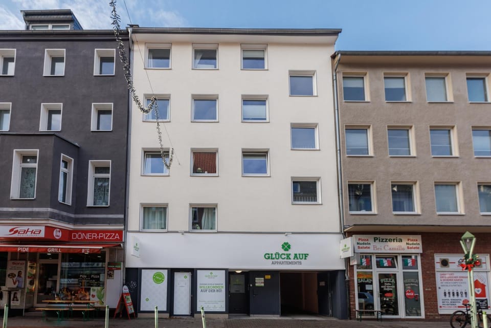 Facade/entrance, View (from property/room)
