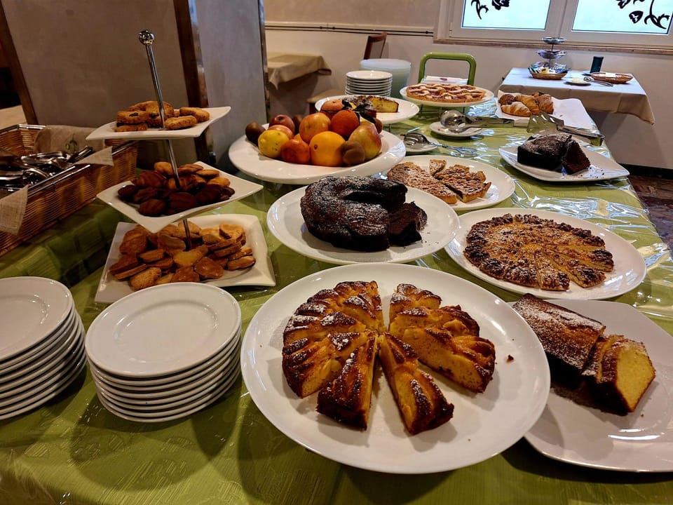 Food and drinks, Buffet breakfast