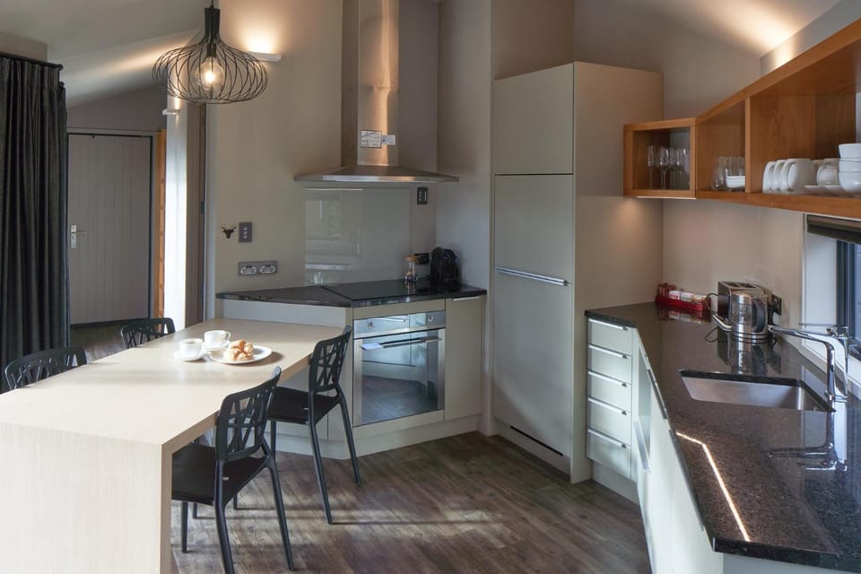 Dining area, kitchen