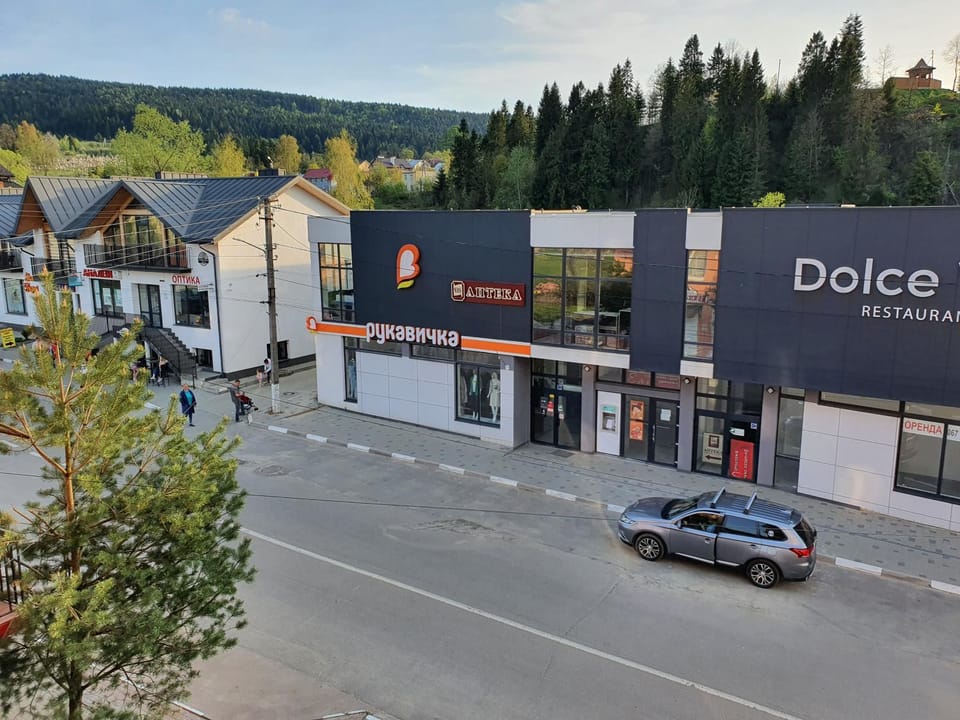 Neighbourhood, Natural landscape, City view, Mountain view, Mountain view, Street view, Street view, Supermarket/grocery shop, Location, Quiet street view