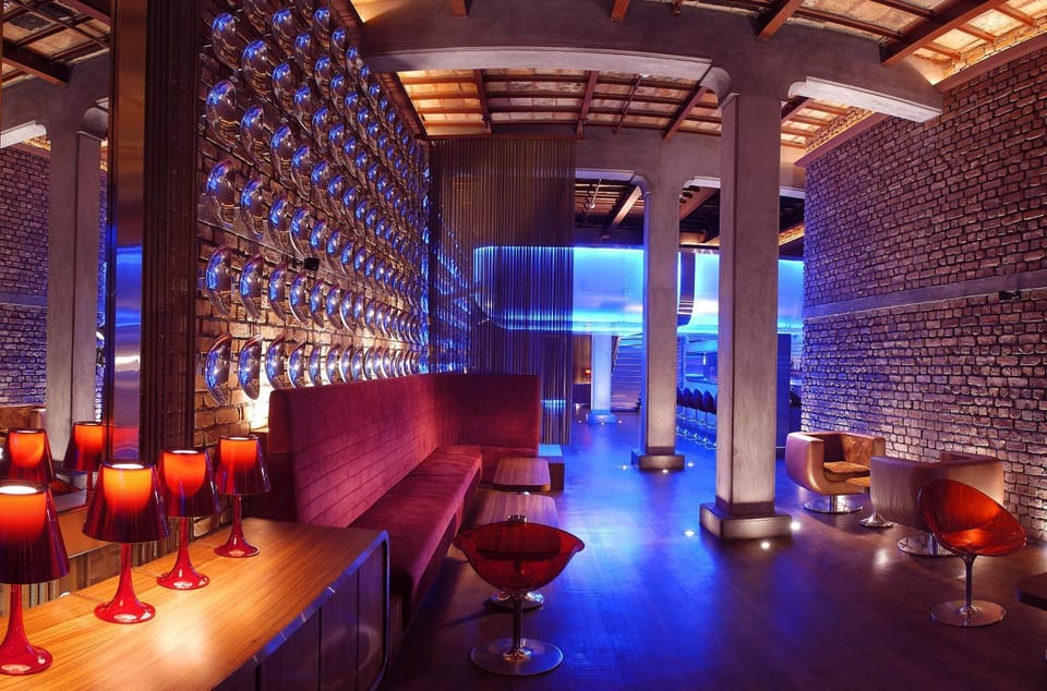 Nightclub / DJ, Lounge or bar