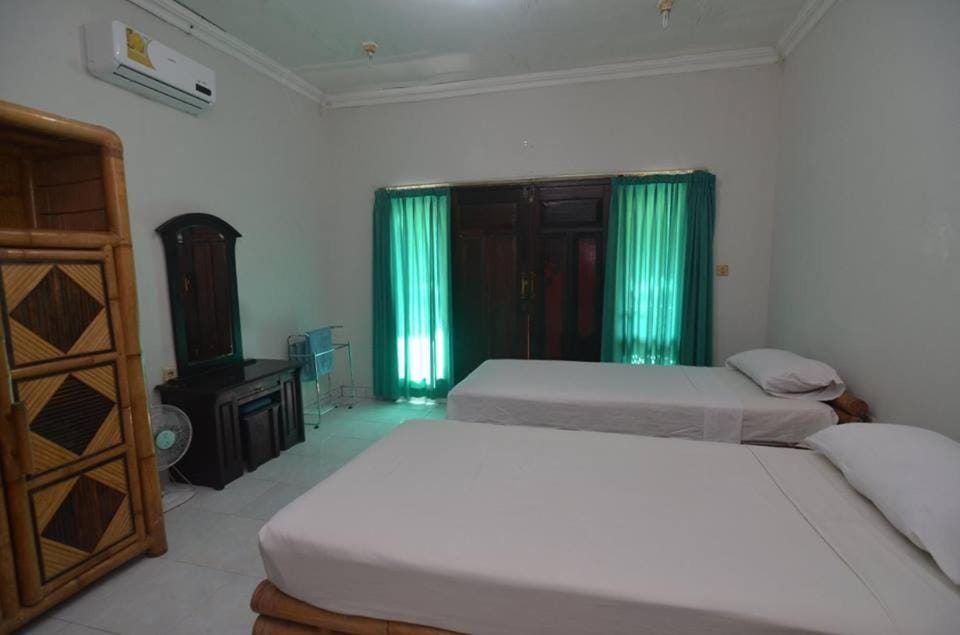 Puri Itoma Bungalows Hotel in Pujut