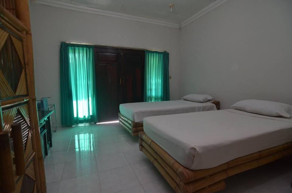 Puri Itoma Bungalows Hotel in Pujut
