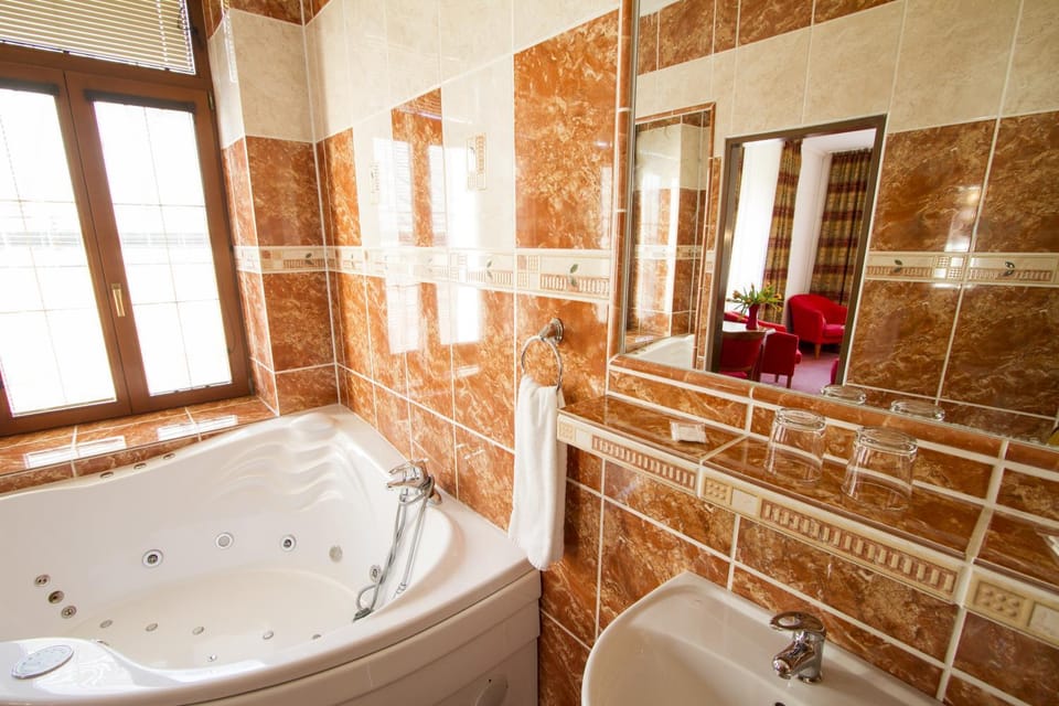 Bathroom, Decorative detail