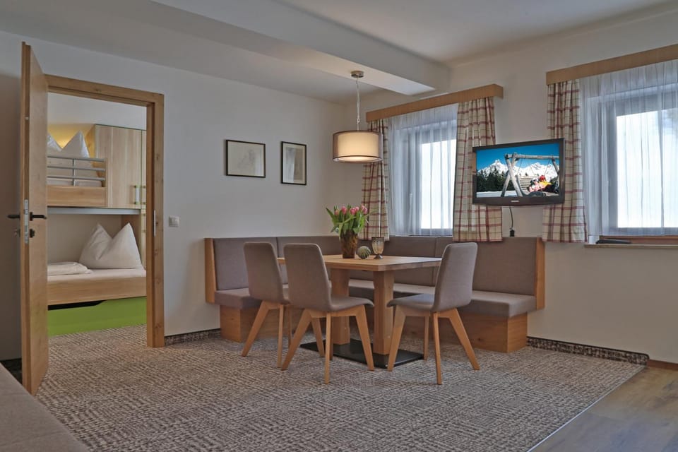 Photo of the whole room, Decorative detail, Dining area, Bedroom