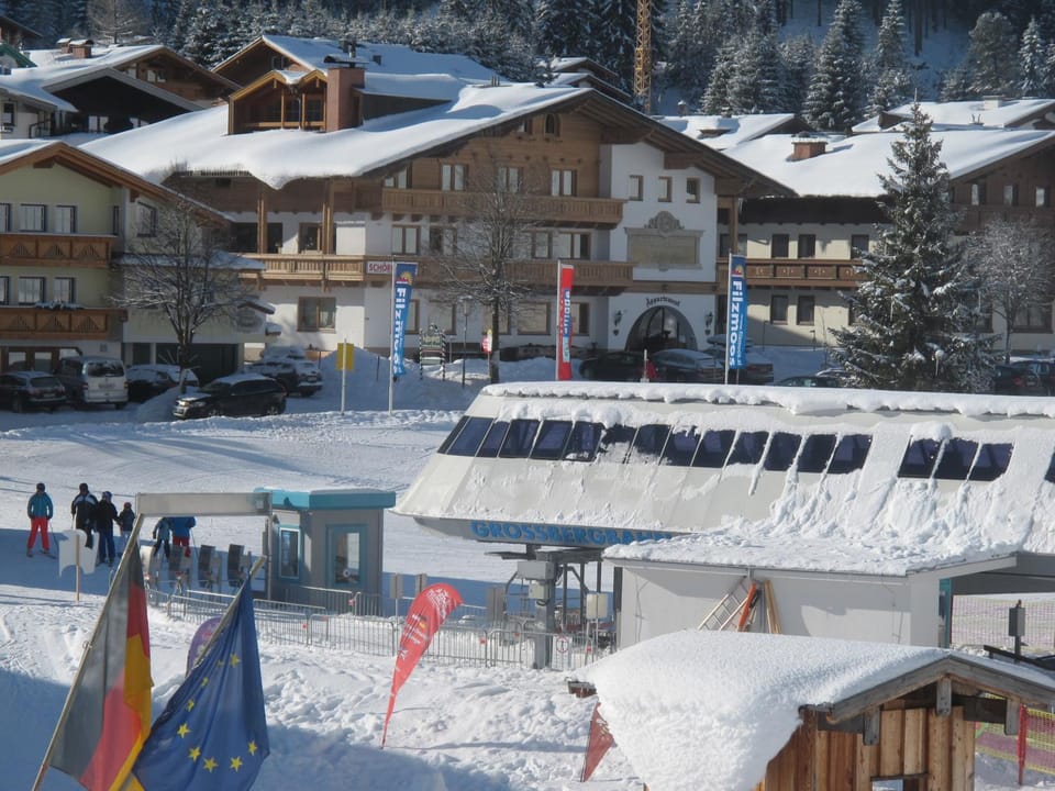 Property building, Winter, Skiing, Skiing