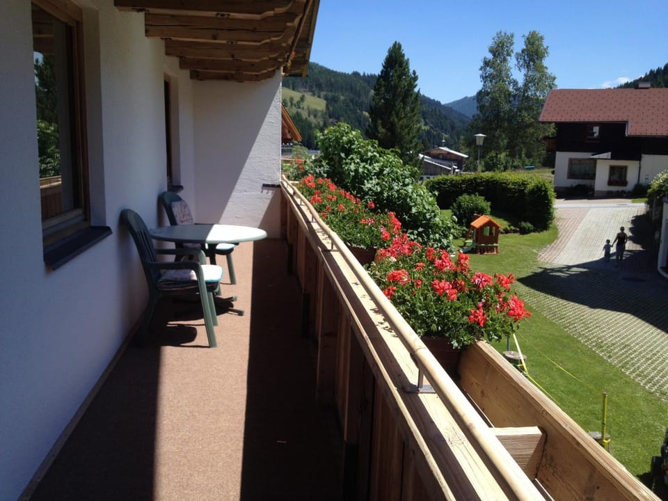 Neighbourhood, Natural landscape, Summer, Garden, View (from property/room), Balcony/Terrace, Balcony/Terrace, On site, Garden view, Garden view