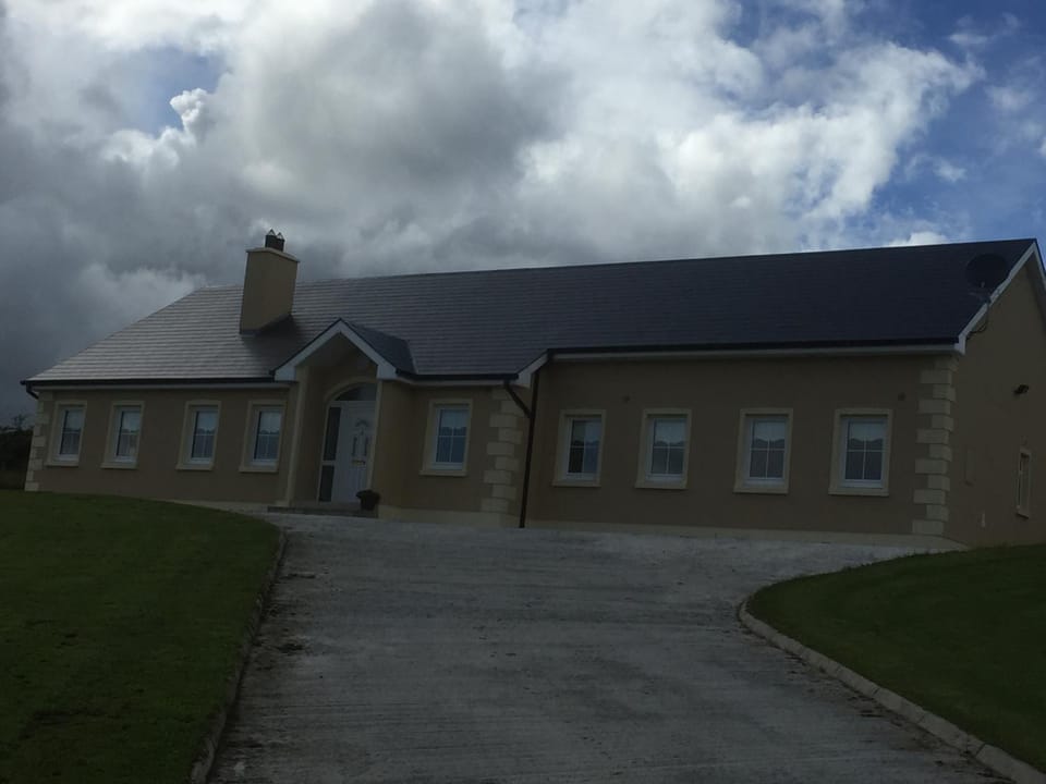 Facade/entrance, Bird's eye view