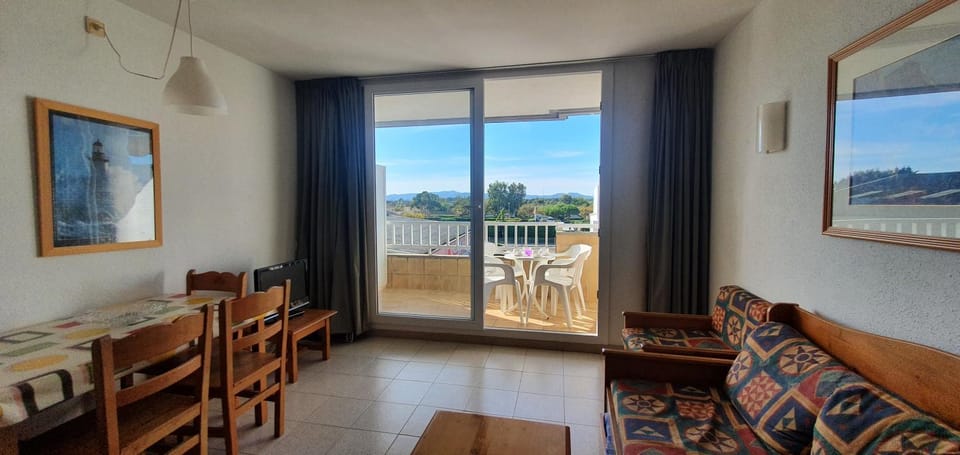 View (from property/room), Balcony/Terrace, Living room, Dining area