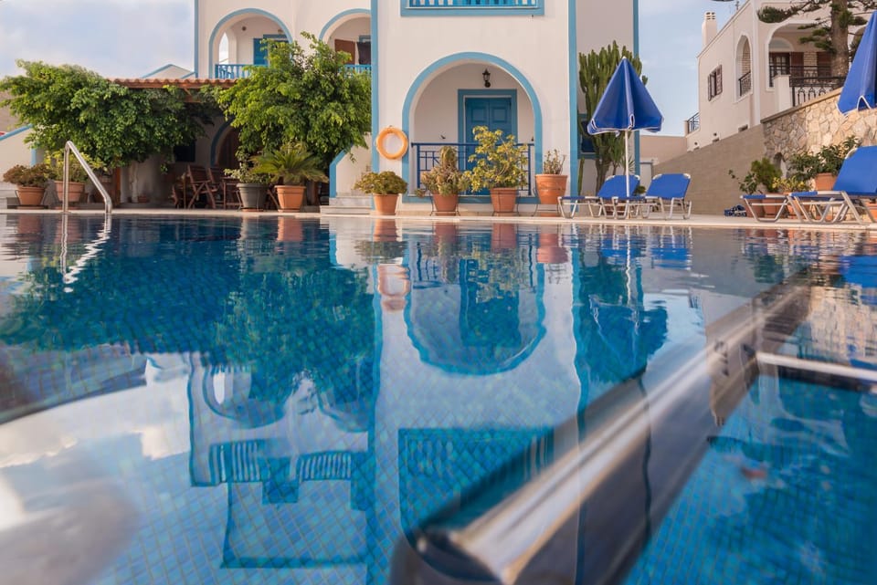 Swimming pool, Swimming pool