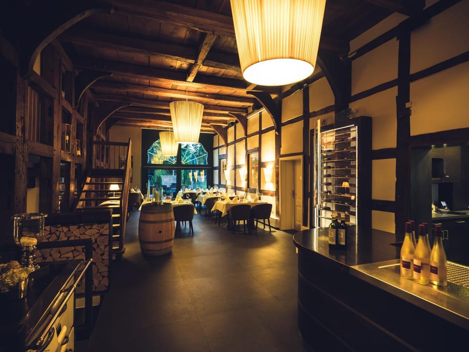Restaurant/places to eat, Lounge or bar, Food and drinks, Banquet/Function facilities, Breakfast