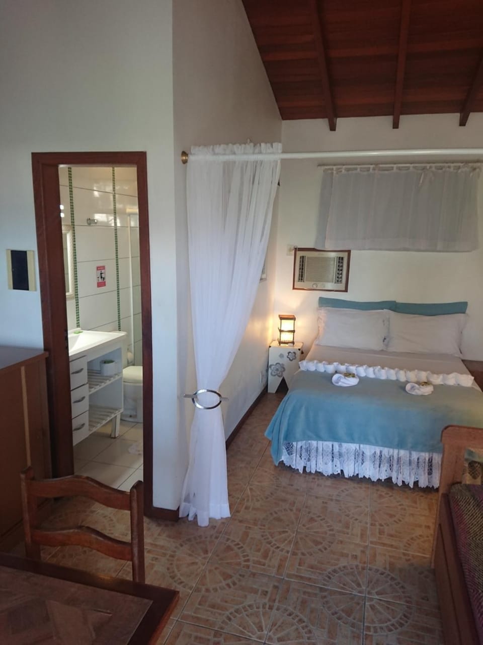Bed, Bathroom, Decorative detail, Bedroom