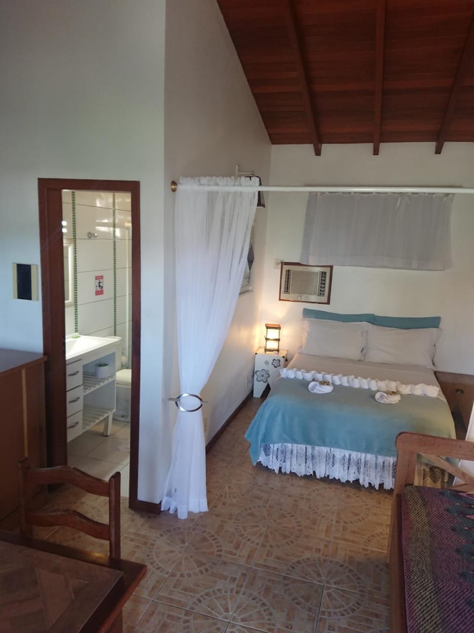 Toilet, Bed, Bathroom, Photo of the whole room, Decorative detail, Bedroom