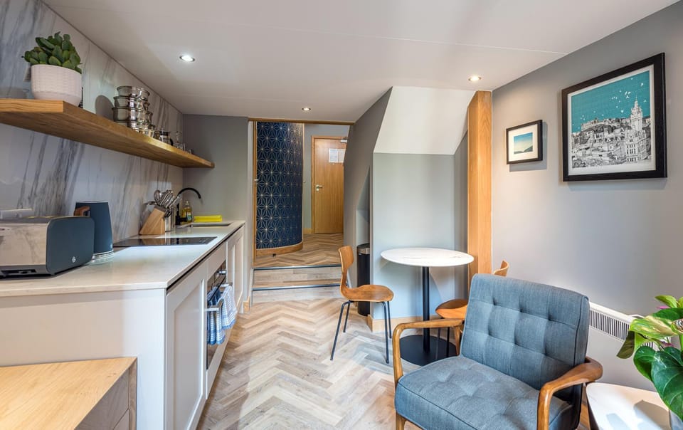 Kitchen or kitchenette, Living room