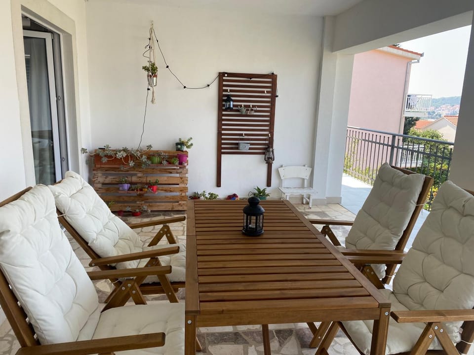 Merla Apartment in Okrug Gornji