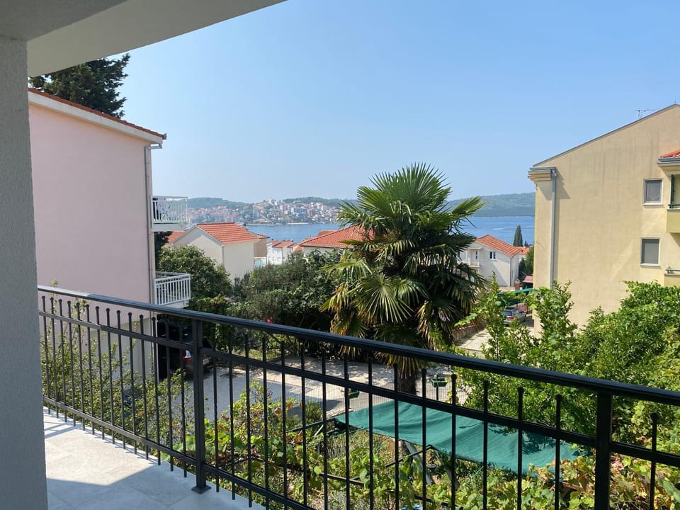 Merla Apartment in Okrug Gornji