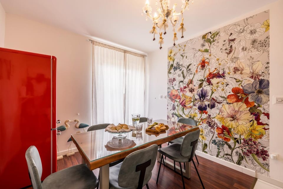 Seating area, Dining area, Food