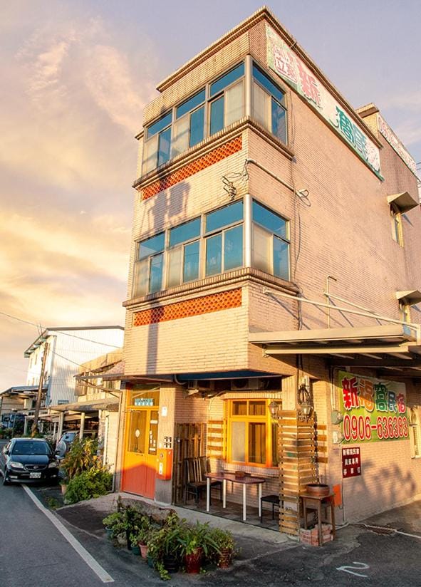 Property building, Day, Neighbourhood, Street view, Location