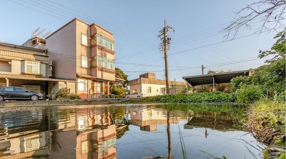 Property building, Spring, Day, Neighbourhood, Natural landscape, River view, Street view, Location